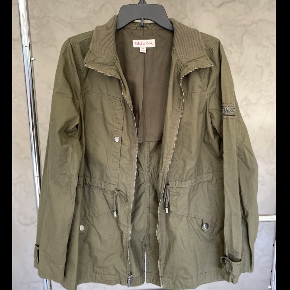 Never worn Merona women’s green utility jacket. Size: medium